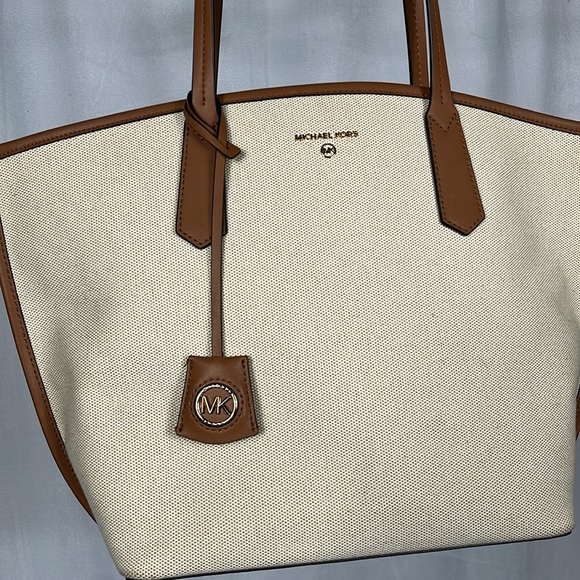 Michael Kors Jane Large Canvas Tote Bag. - Picture 6 of 11